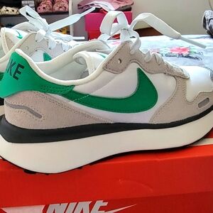Nike Phoenix Waffle